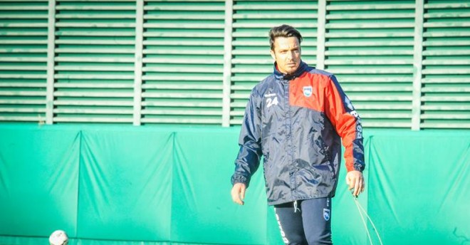 Massimo Oddo, mentre dirige un allenamento