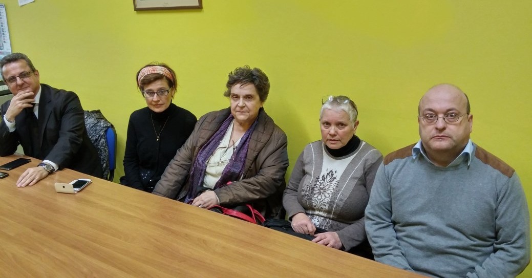 Teodoro e Pignoli con alcuni familiari dei malati psichiatrici