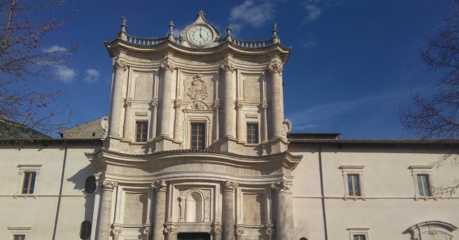 Facciata chiesa ingresso