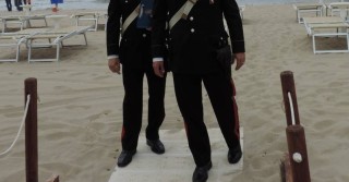 Carabinieri, ricerca in spiaggia