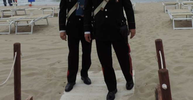 Carabinieri, ricerca in spiaggia