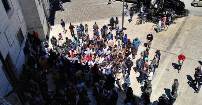 Ambulanti senegalesi al Comune di Pescara