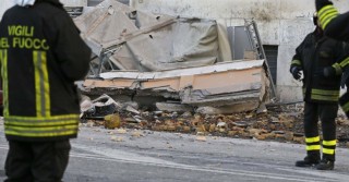 Vigili del fuoco, crollo della palazzina