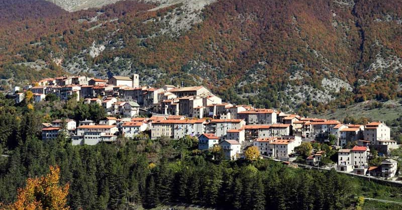 Abruzzo_Paese_di_Opi