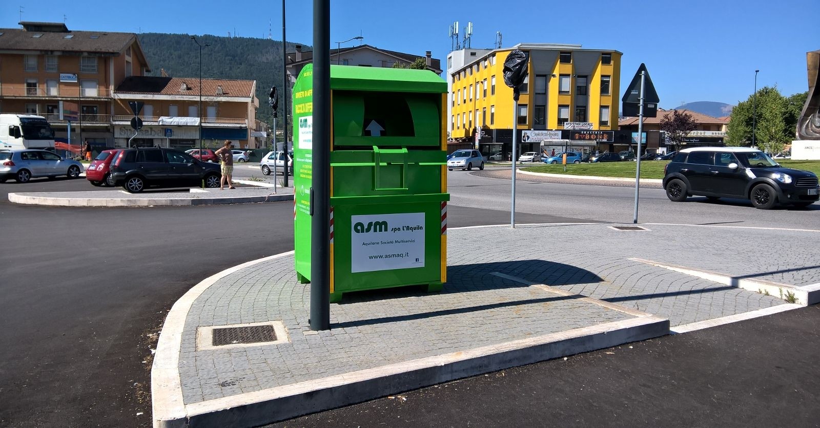 Cassonetto verde per differenziata