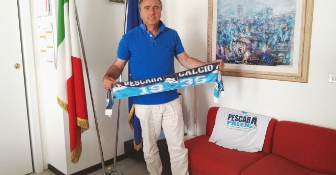 Il-sindaco-di-Palena-con-la-sciarpa-del-Pescara