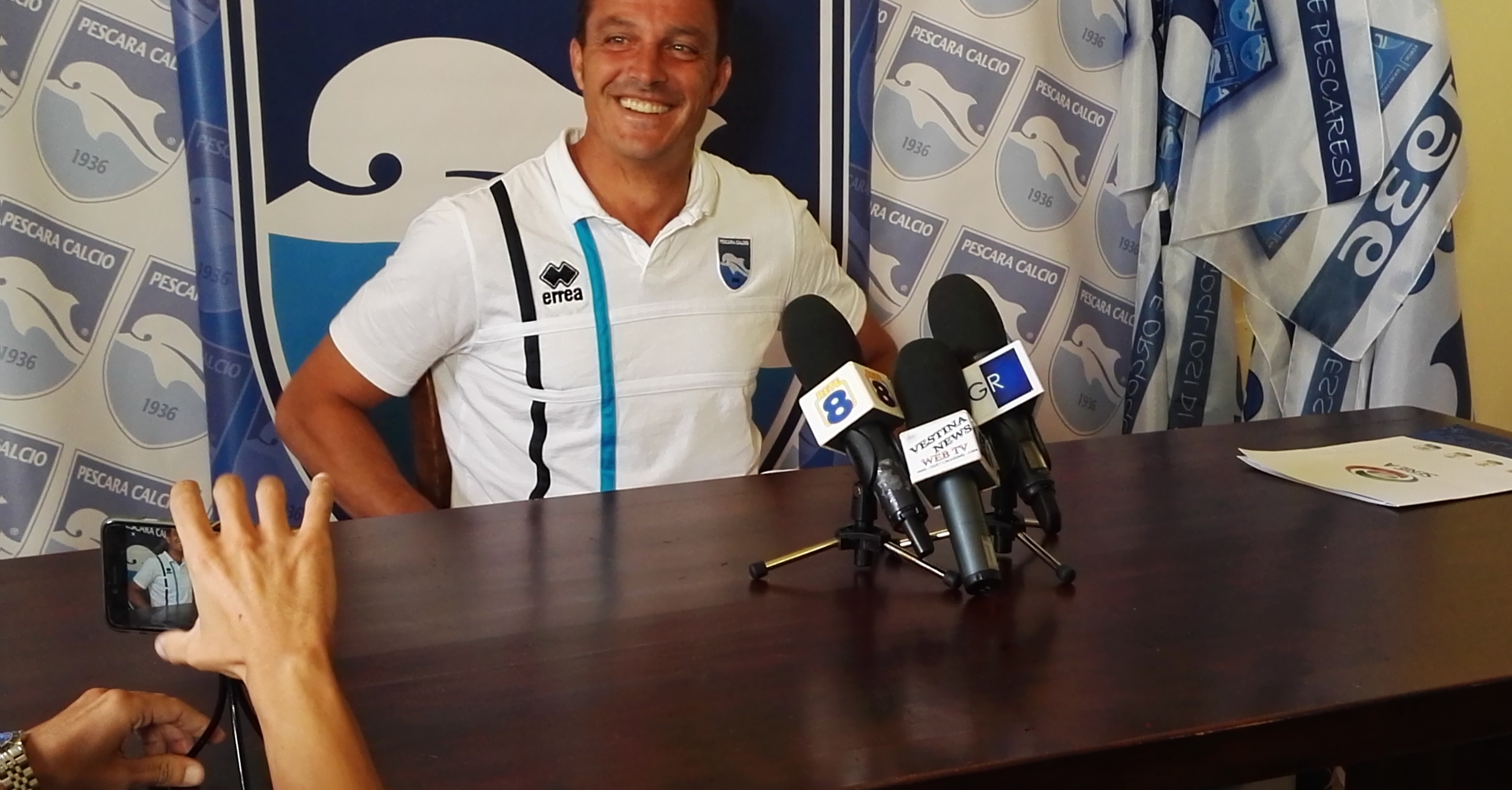 Massimo-Oddo-prima-della-conferenza-stampa