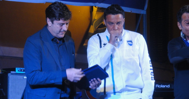 Il tecnico Massimo Oddo, insieme con il presidente Sebastiani