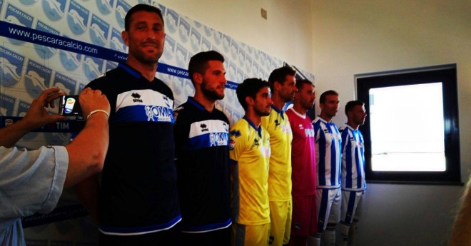 Le nuove divise della Pescara calcio
