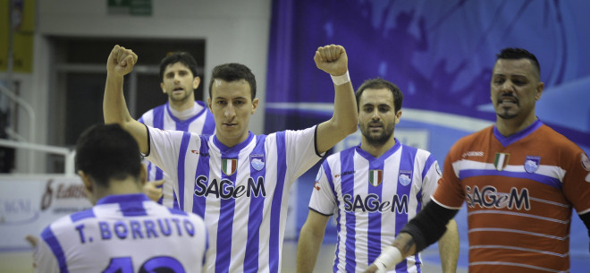 una-fase-del-derby-tra-pescara-calcio-a-5-e-acquasapone