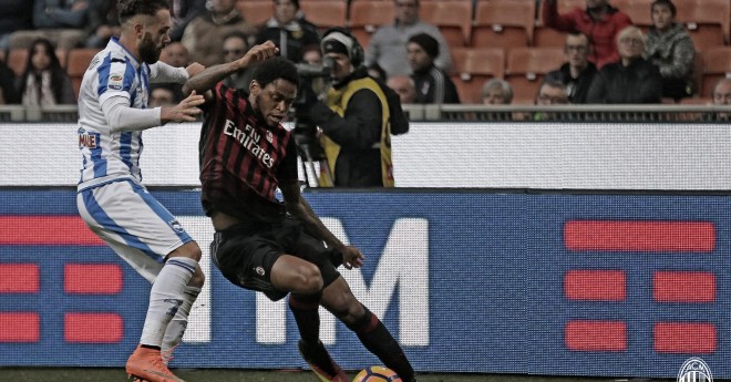 zampano-contrastato-da-un-giocatore-del-milan