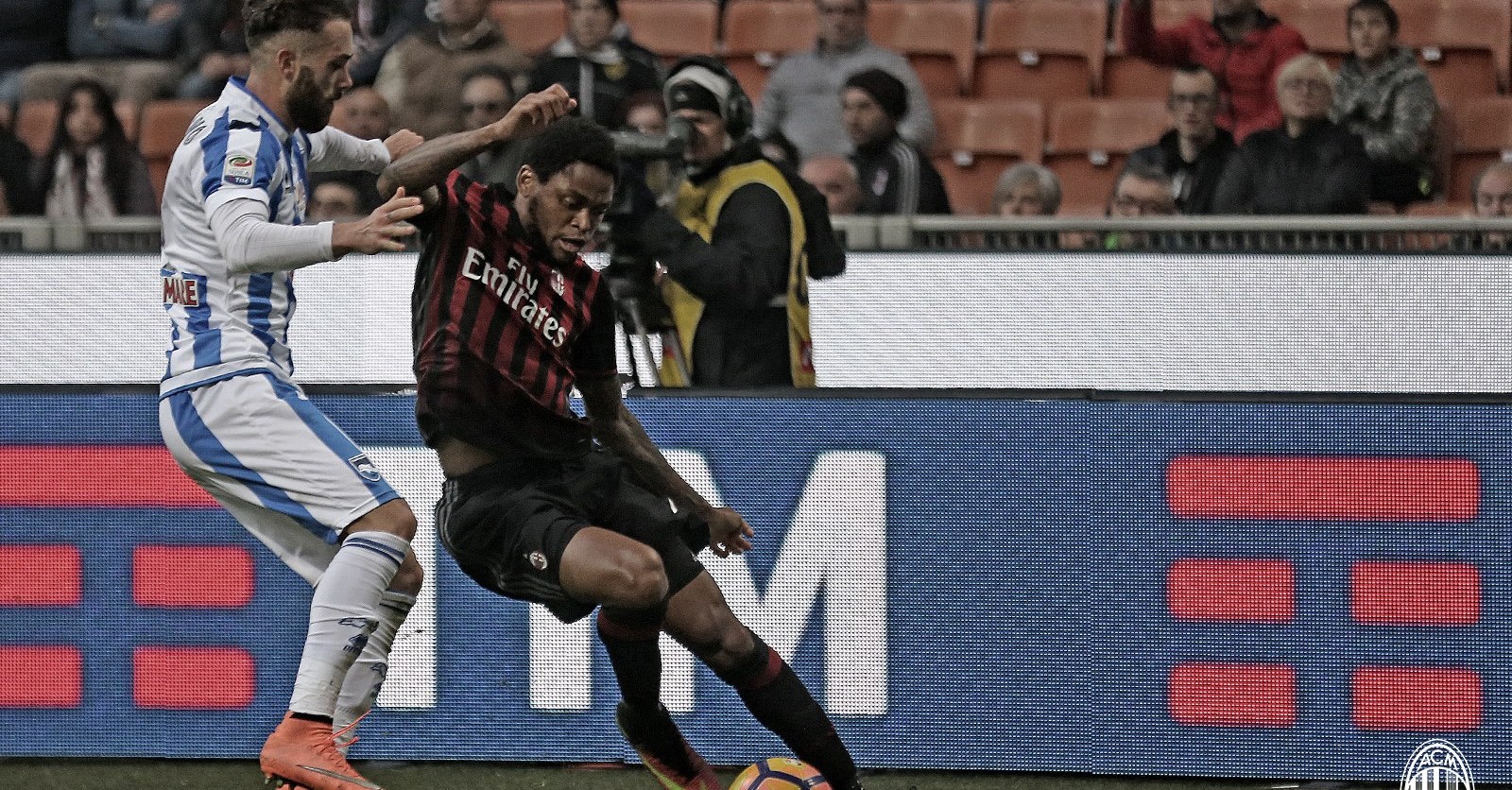 zampano-contrastato-da-un-giocatore-del-milan