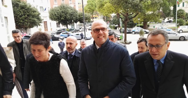 Larrivo-del-Ministro-Alfano-accolto-da-Federica-Chiavaroli-ed-il-Sindaco-Marco-Alessandrini