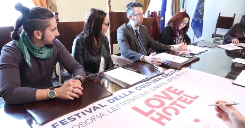 love-hotel-festival