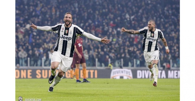 higuain-festeggia-dopo-la-rete-bianconera