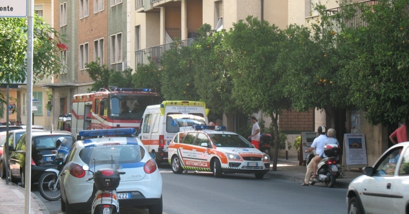 Tortoreto, cade dal balcone mentre stende i panni