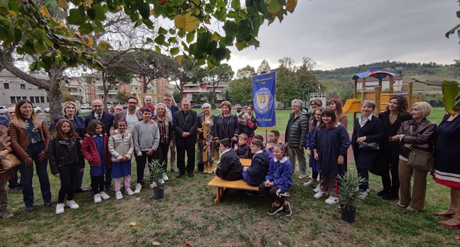 Inaugurati i nuovi arredi del parco di via Tripoti, donati da Soroptimist alla Città