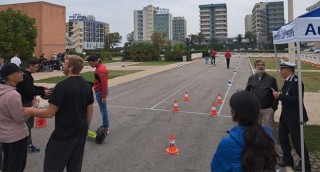 a scuola di monopattino