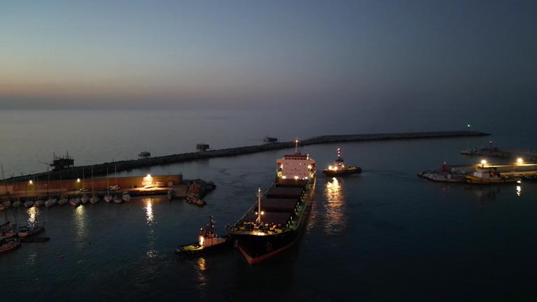 nave incagliata al porto di vasto