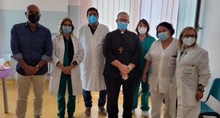 vescovo in visita ospedale ortona