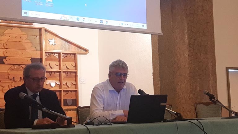 Un momento della conferenza stampa di oggi Schael con il SIndaco Paolini