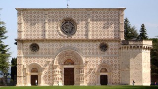 collemaggio l'aquila porta santa