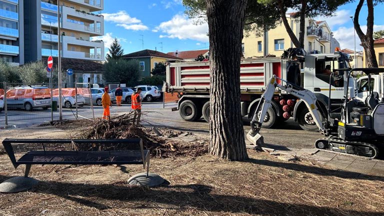 lavori in piazza montanelli a Montesilvano