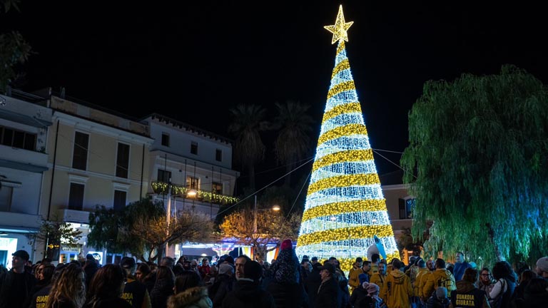 albero di natale a roseto 2023