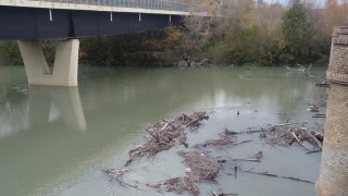 detriti sul fiume sangro
