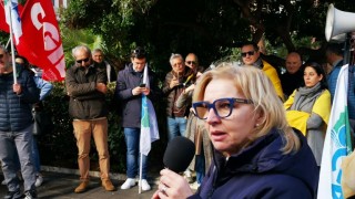 Presidio Sga davanti alla Prefettura di Pescara