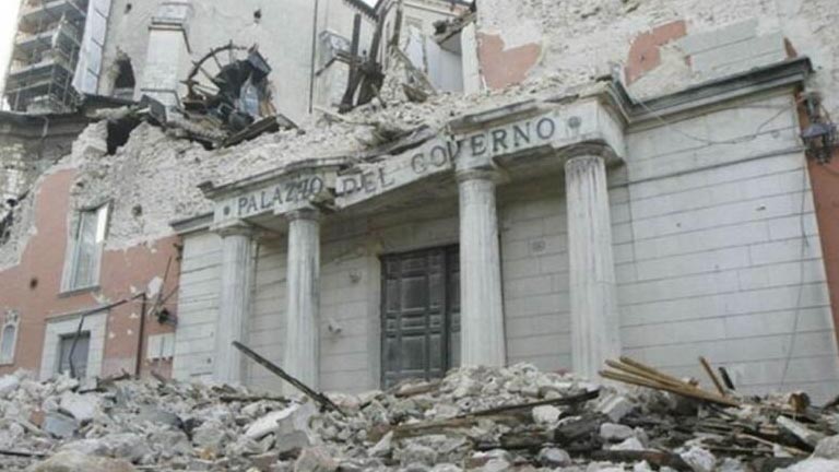 L'Aquila, palazzo del governo crollato per il terremoto del 2009