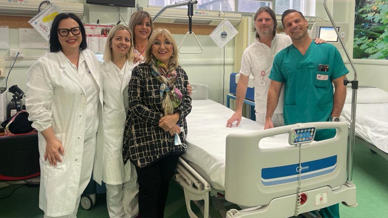 Letto donato - Coordinatrice infermieristica D Agostino con team Centro Trasfusionale