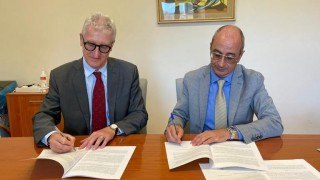 Di Michele e Michitelli alla firma del contratto