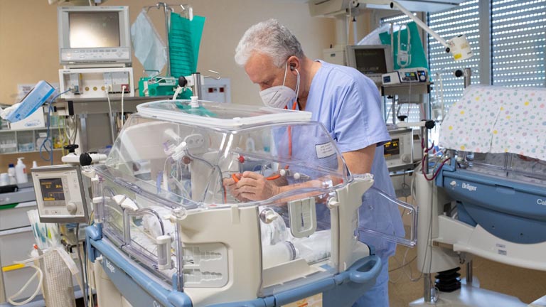 Gazzolo con il neonato