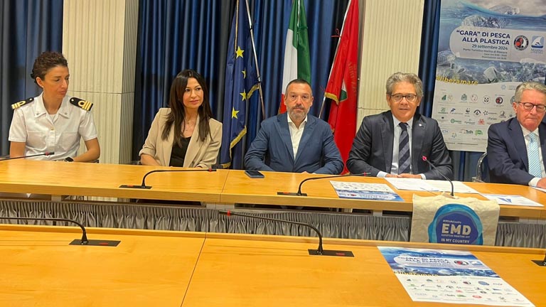 presentazione seconda edizione 'Gara di pesca alla plastica'