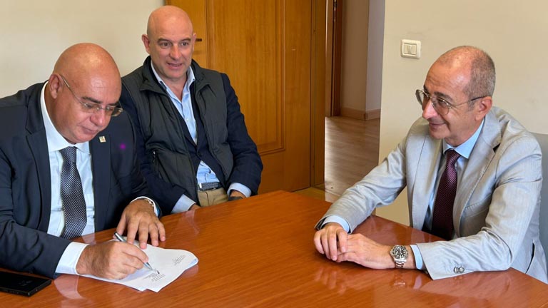 il momento della firma