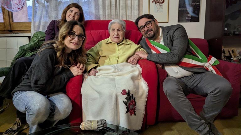 Il sindaco di Teramo festeggia i 109 anni di Italia Palucci