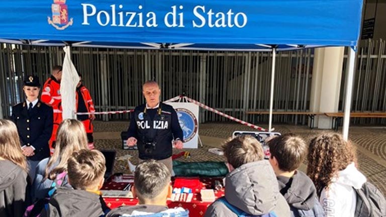 Polizia di Stato con i ragazzi a Teramo