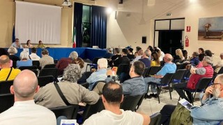 Martinsicuro, sala consiliare gremita per l'assemblea in difesa dell'Ospedale Val Vibrata