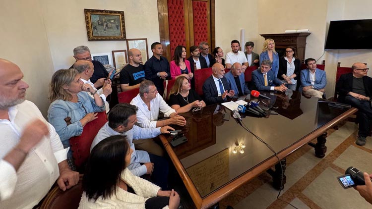 Pescara Dichiarazione di tutti gli assessori e di tutti i consiglieri comunali di maggioranza