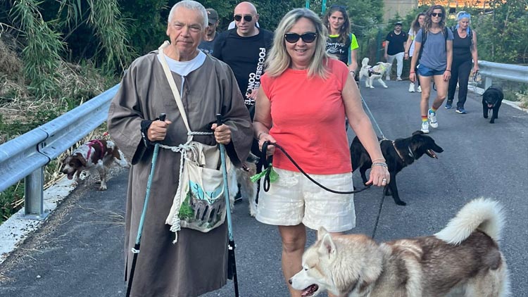 passeggiata a 6 zampe