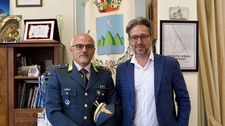 Continua l'azione della Guardia di Finanza e comune di Roseto contro l'abusivismo commerciale- sequestrati 400 articoli