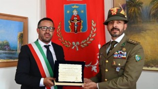 AIELLI CONFERISCE CITTADINANZA ONORARIA AL NONO REGGIMENTO ALPINI