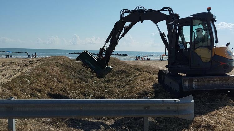 pulizia canale a Roseto