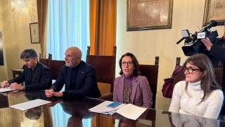masci e altri in conferenza