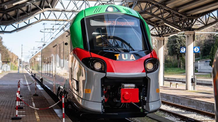 treno TUA
