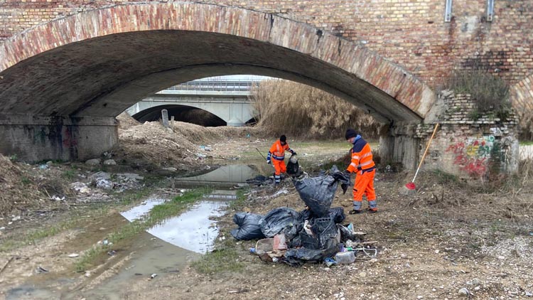 rimozione rifiuti a Roseto