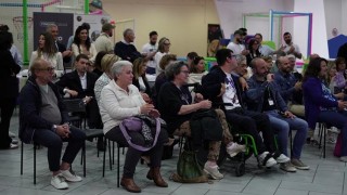 persone al centro