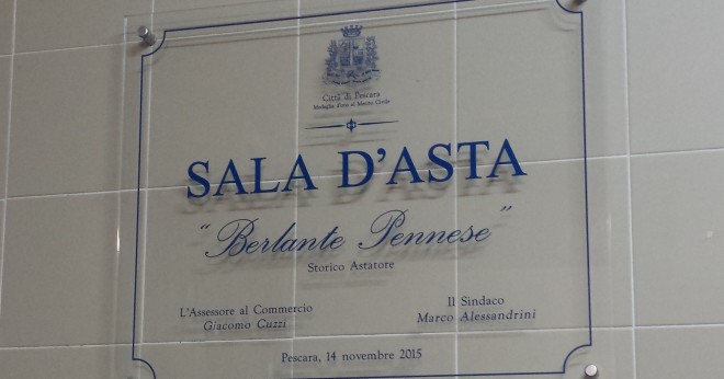La targa che da il nome alla sala d'asta