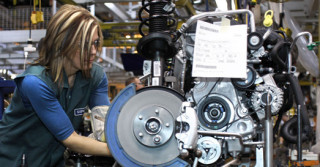 Imprese manifatturiere, bene la produzione ma calano i posti di lavoro